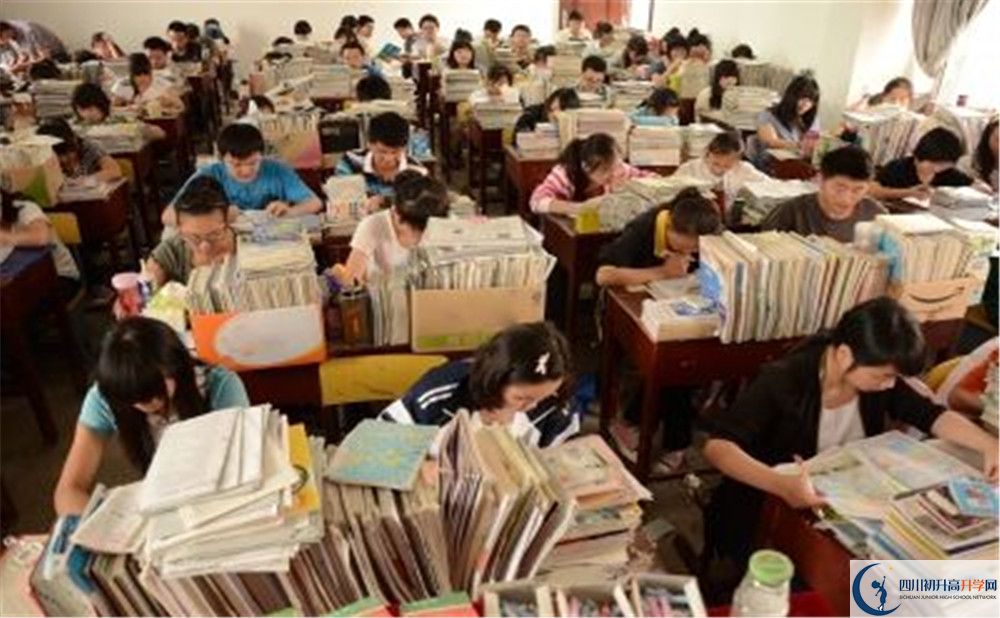 成都列五中學(xué)的招生分?jǐn)?shù)線是多少？