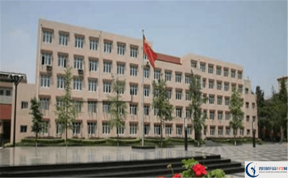 成都西藏中學一年的學費是多少錢？