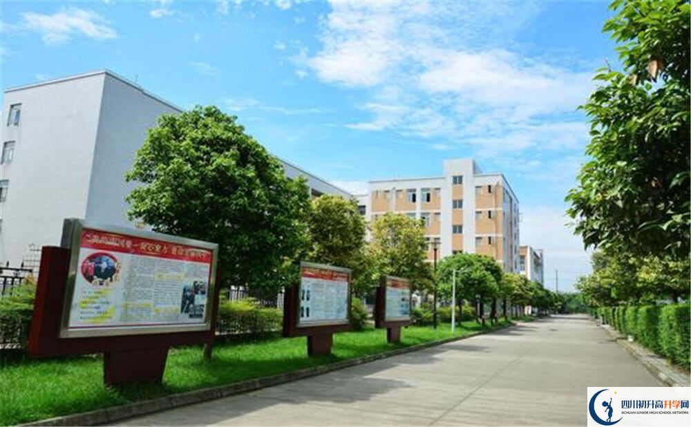 郫縣四中的老師好不好？