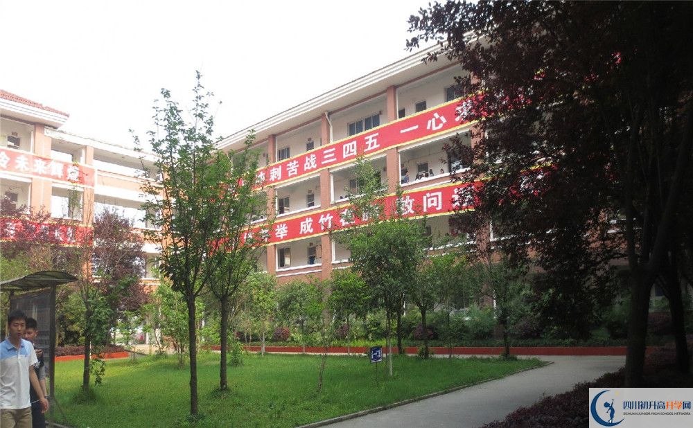 崇慶中學(xué)的老師好不好？