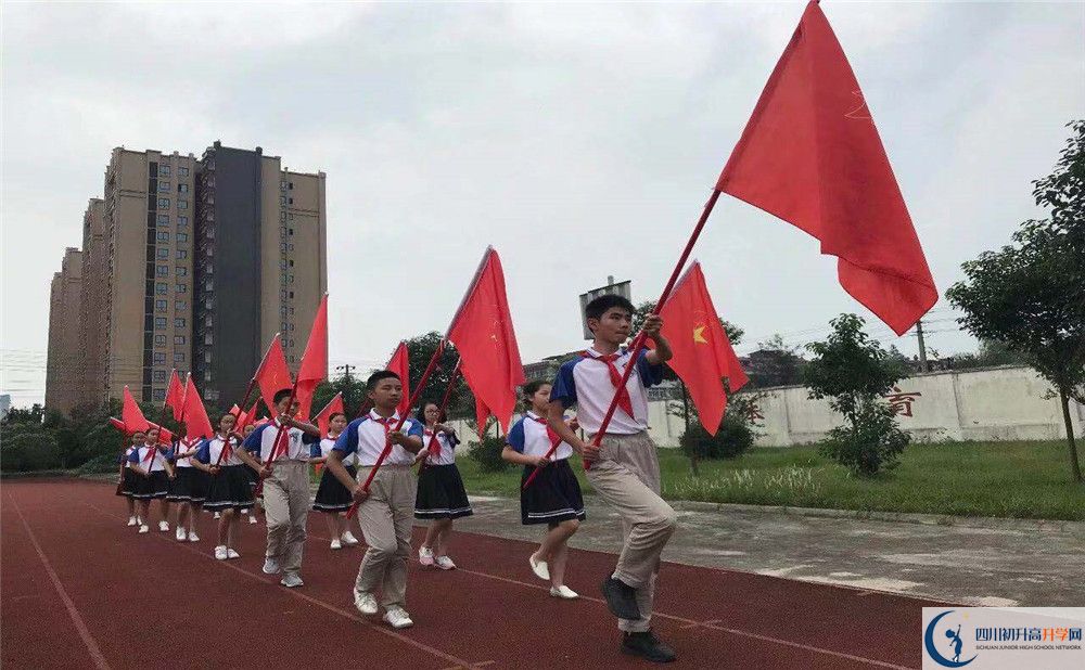 濛陽(yáng)中學(xué)一年的學(xué)費(fèi)是多少？