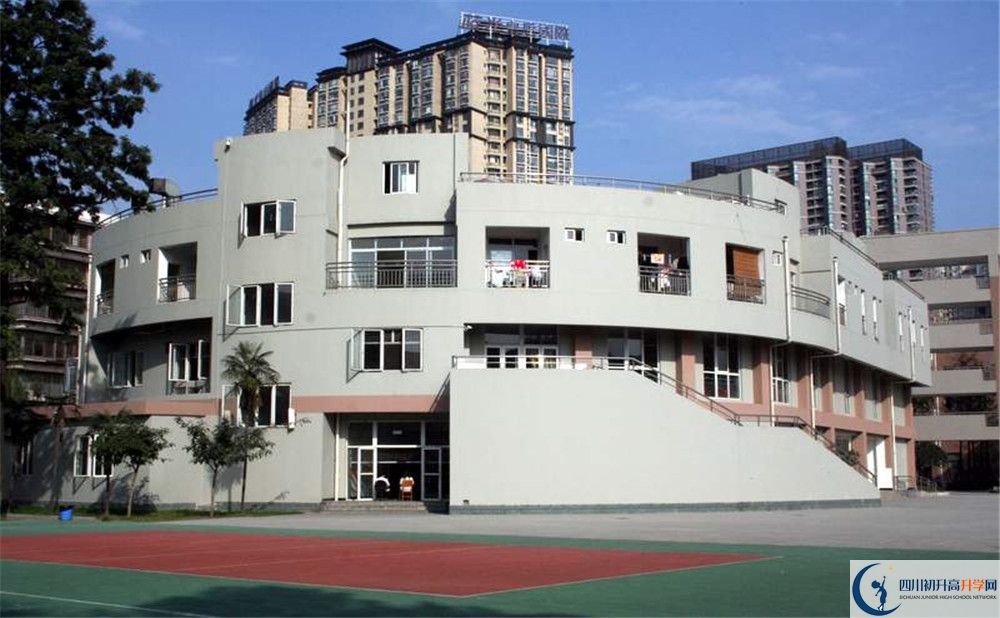成都市鹽道街中學(xué)的高中住宿好不好？