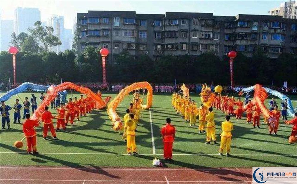 成都七中八一學(xué)校一學(xué)期的學(xué)費(fèi)是多少？