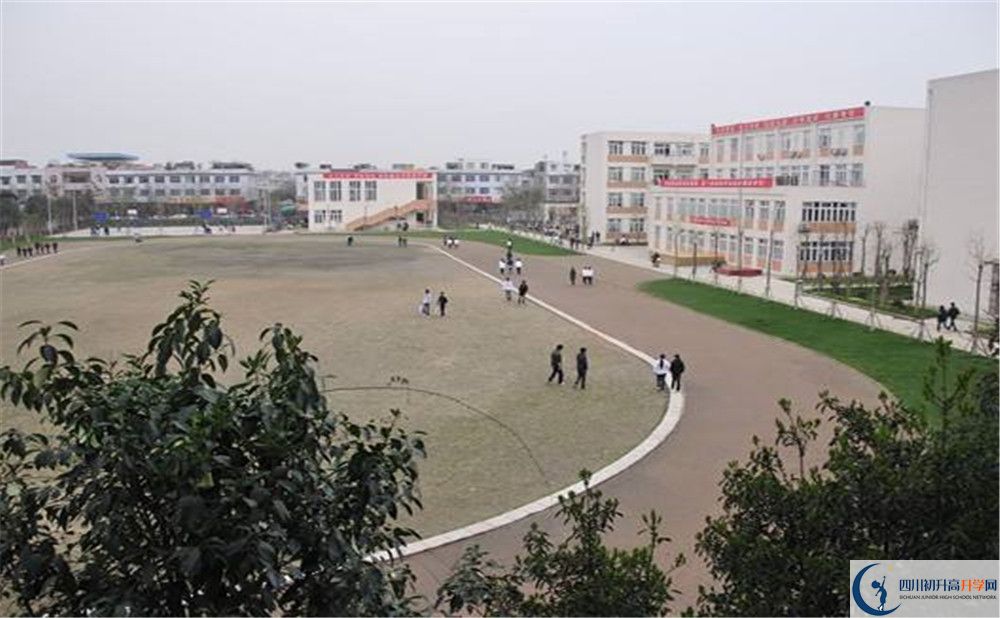 蜀城中學的高中住宿好不好？