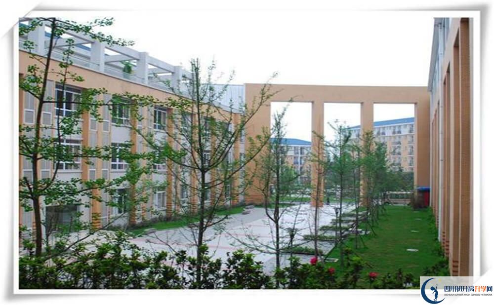 八一聚源高級中學(xué)一學(xué)期的學(xué)費是多少錢？