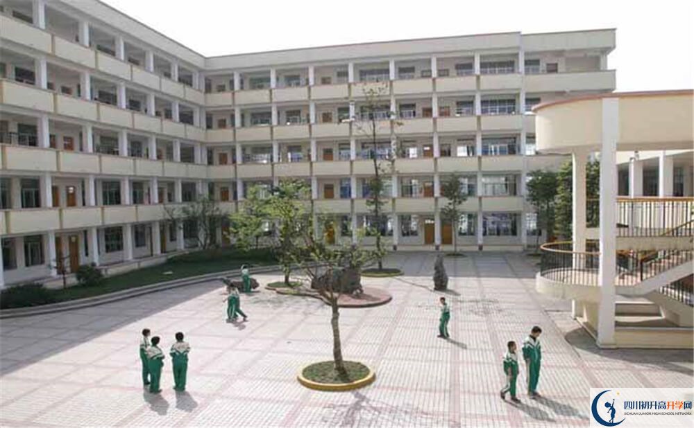 都江堰外國語實驗學校的高中住宿好不好？