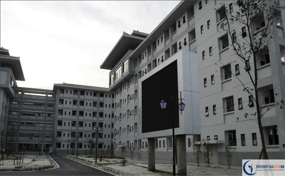 考成都石室中學(xué)北湖校區(qū)的分?jǐn)?shù)線是多少？