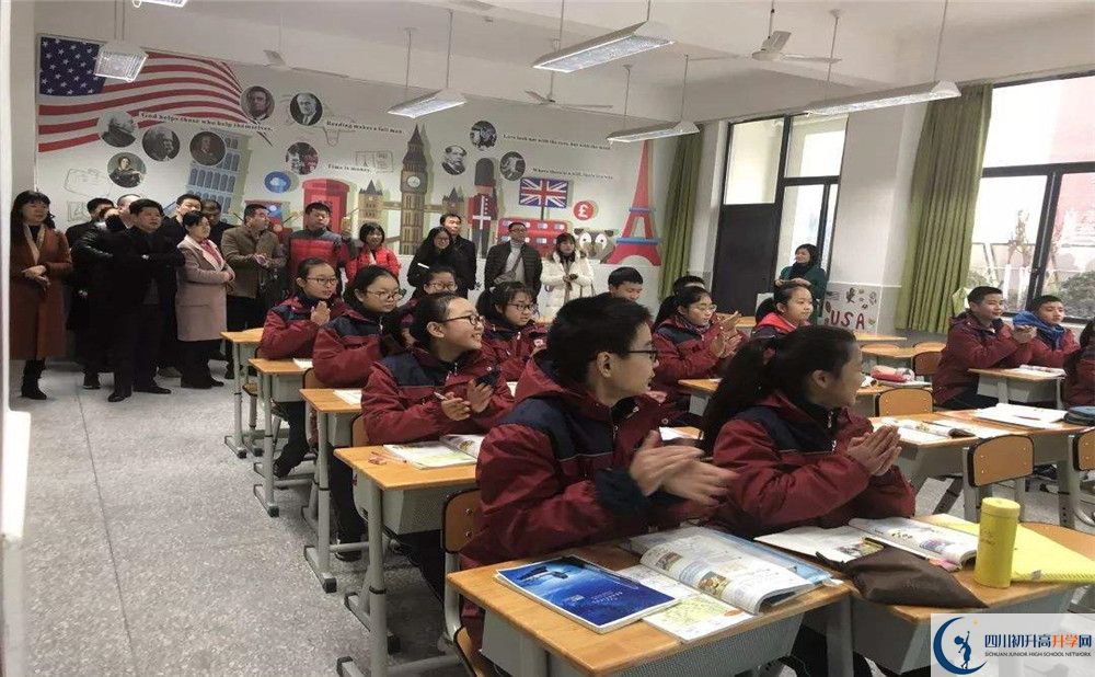北京第二外國語學(xué)院成都附屬中學(xué)的學(xué)費(fèi)一期是多少？