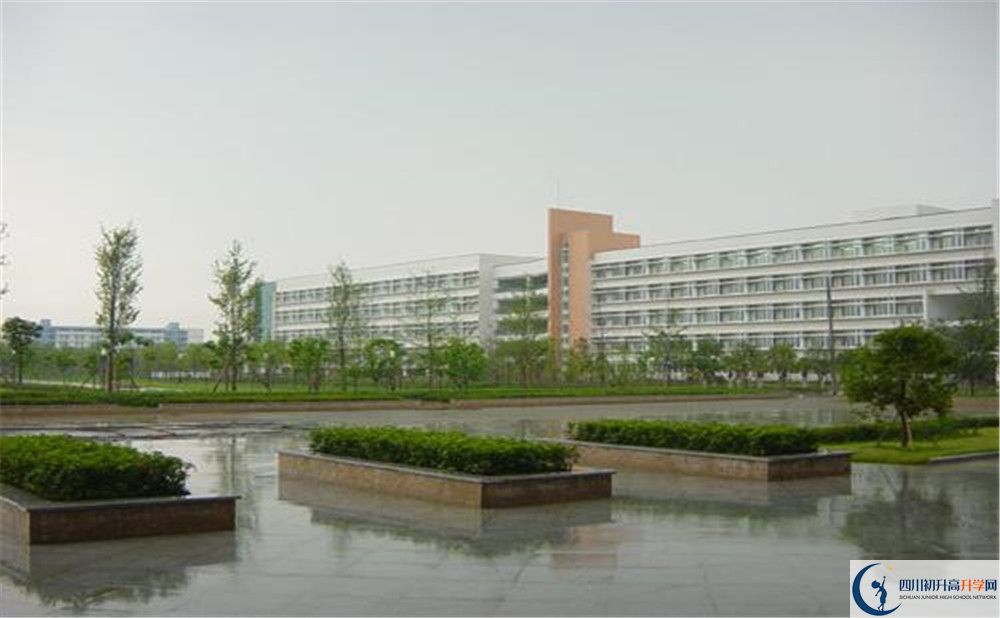 考西南交通大學附屬中學的分數線是多少？