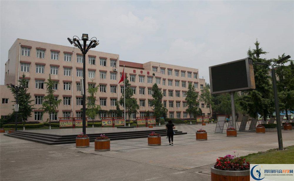 考成都西藏中學(xué)的分?jǐn)?shù)線是多少？