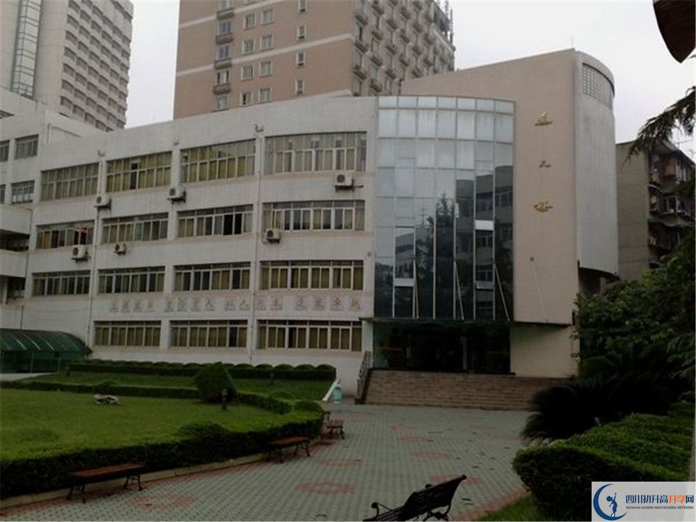 成都市鹽道街中學(xué)的分?jǐn)?shù)線大概是多少？
