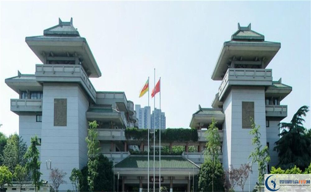 近幾年成都石室中學高中錄取的分數(shù)線是多少？