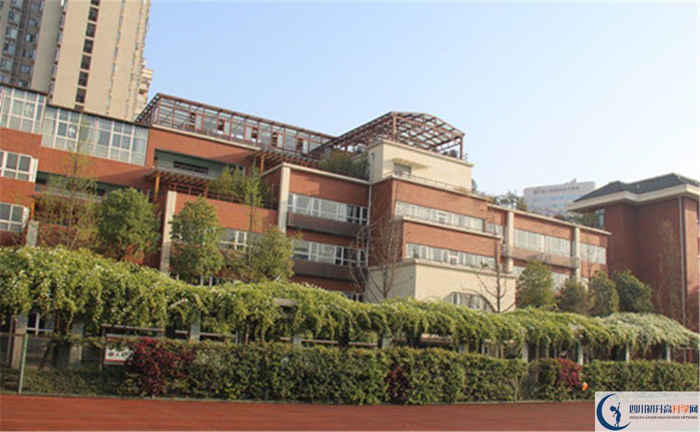 成都七中八一學(xué)校住宿條件怎么樣？