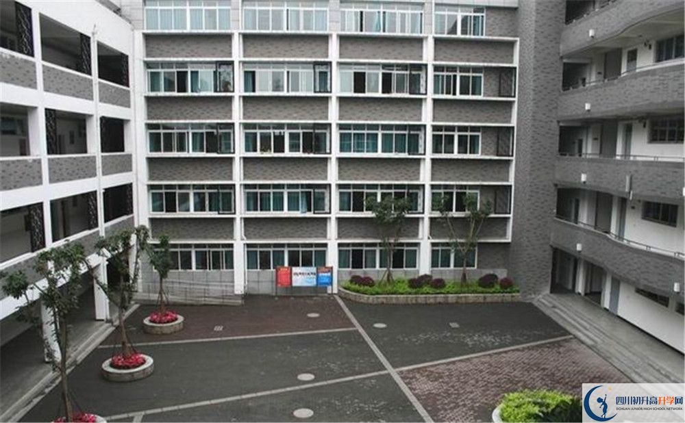 成都樹德協(xié)進中學(xué)的住宿條件怎么樣？