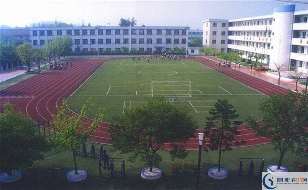 成都成飛中學(xué)住宿費(fèi)用是多少錢？