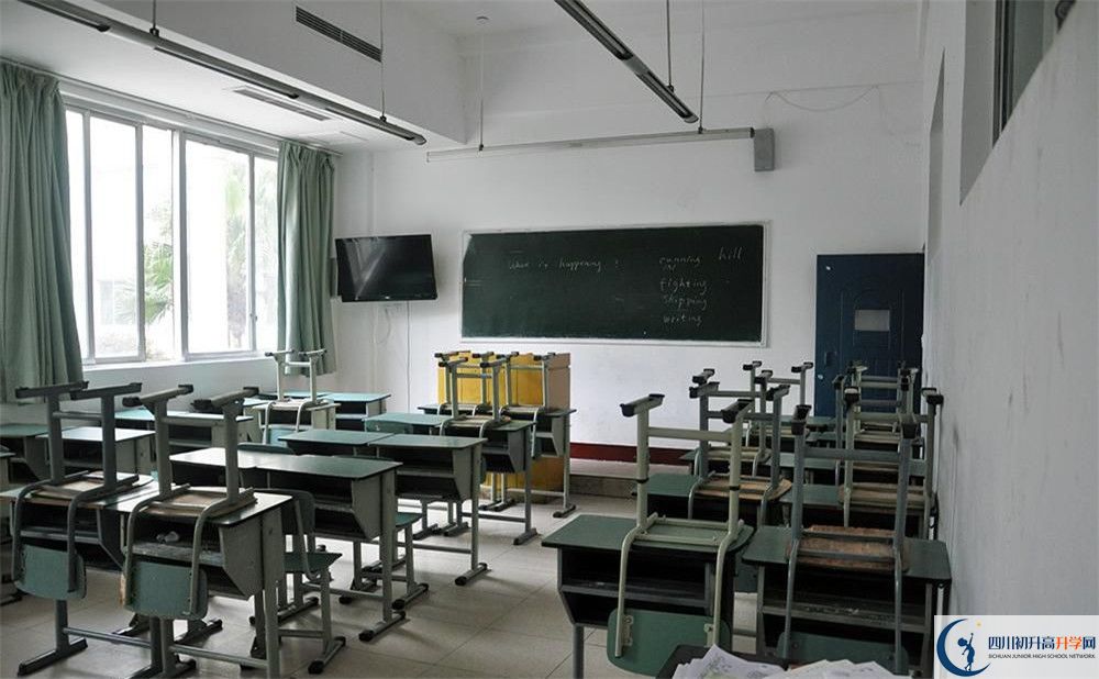 成都外國語學校高一多久放一次假？