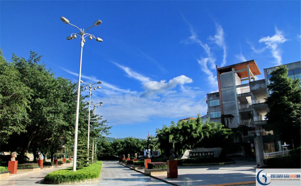成都市龍泉中學的地址怎么走？