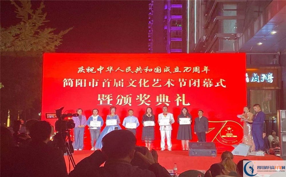 石橋中學(xué)高一多久放一次假？					
