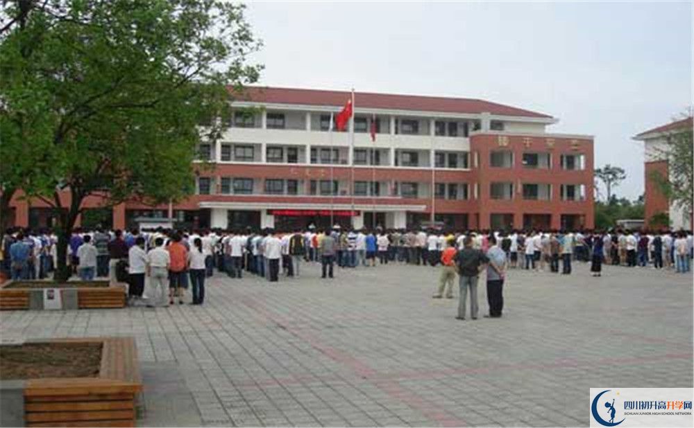 邛崍一中高一多久放一次假呢？