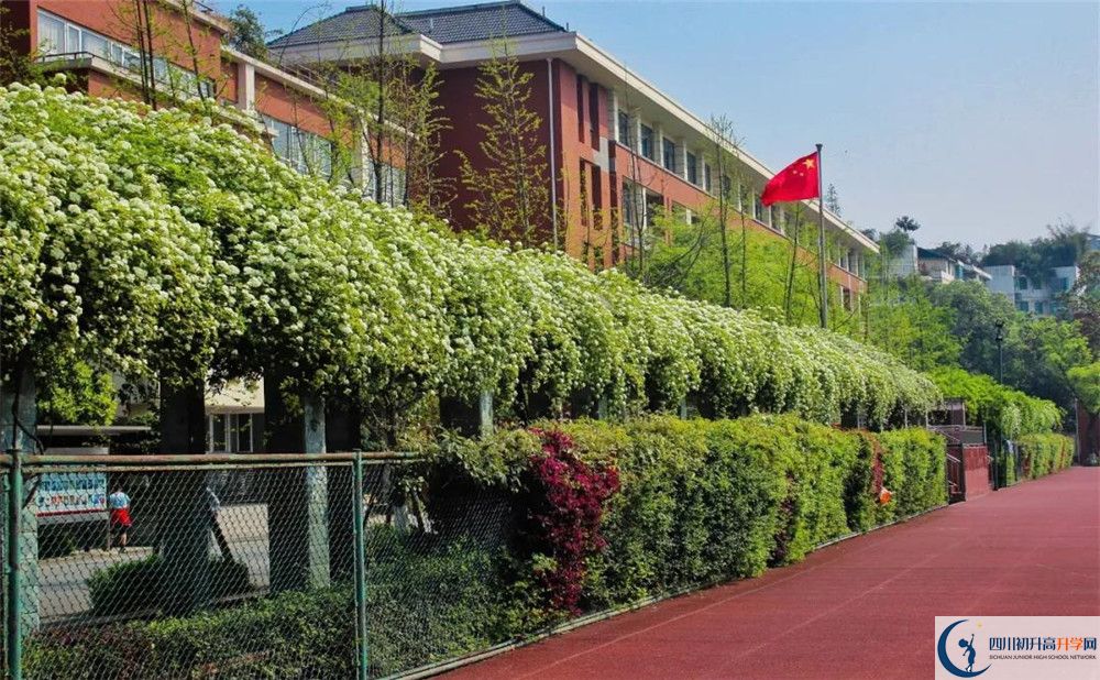 成都七中八一學(xué)校的高中住宿怎么樣？