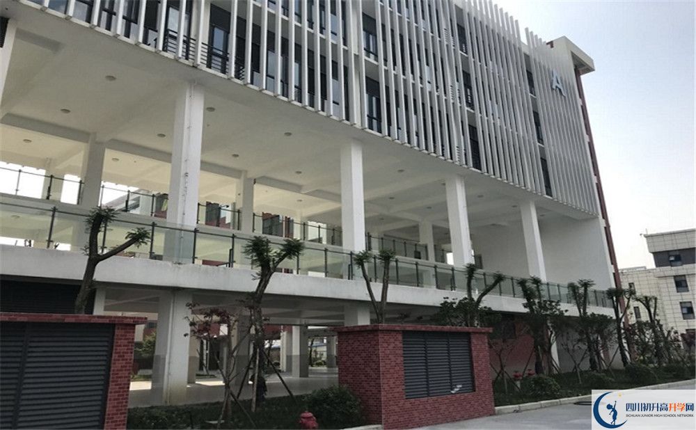 北京第二外國語學院成都附屬中學高中部的地址在哪里？