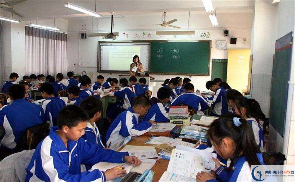 成都市第三十八中學(xué)高中住宿怎么樣？