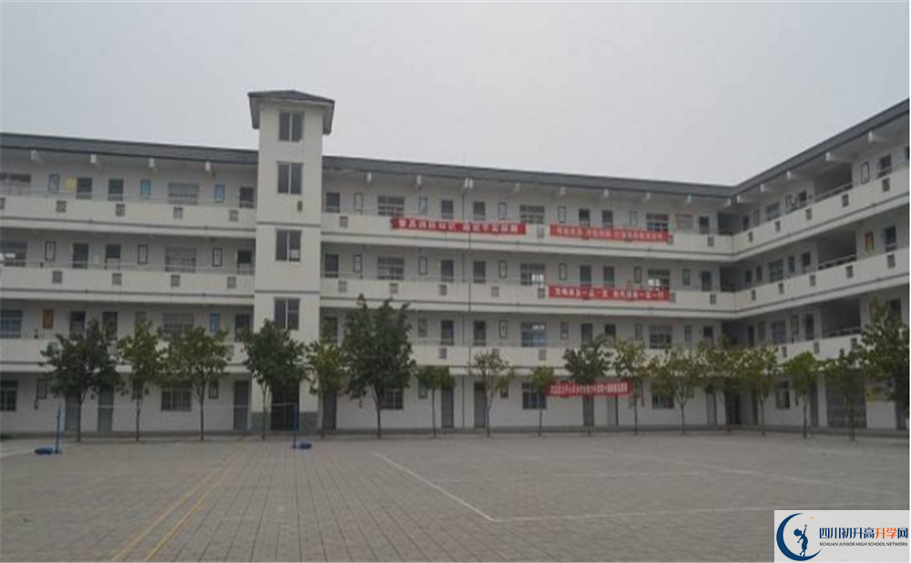 成都市太平中學的高中住宿怎么樣？