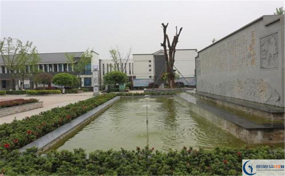 石室白馬中學(xué)的高中住宿怎么樣？