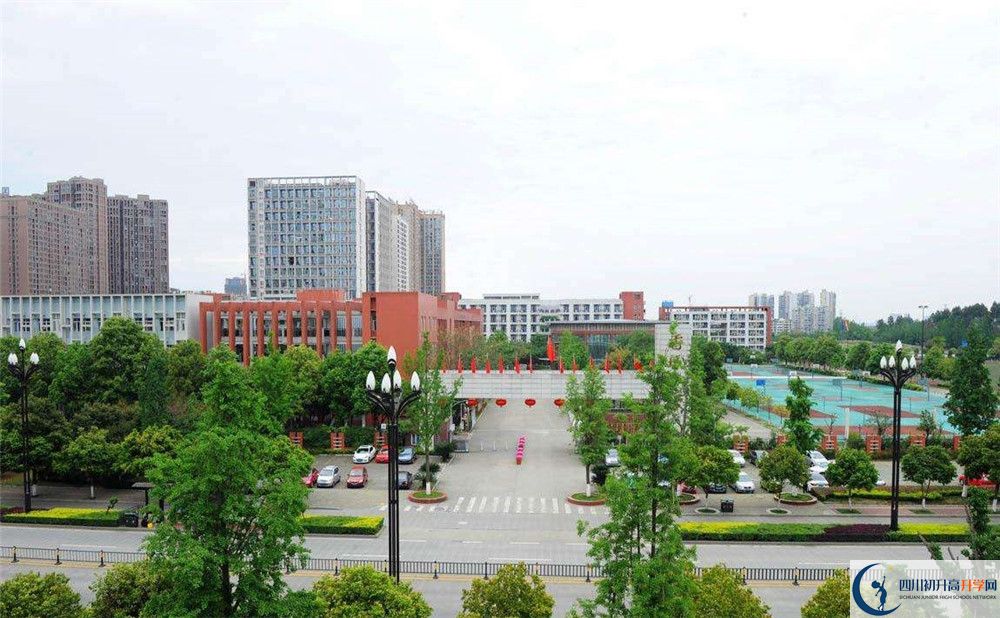 香城中學(xué)2020年外地生學(xué)費(fèi)是多少？