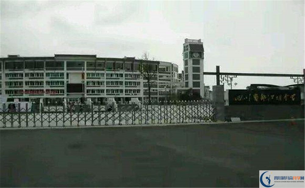 都江堰中學(xué)2020年外地生學(xué)費(fèi)是多少？