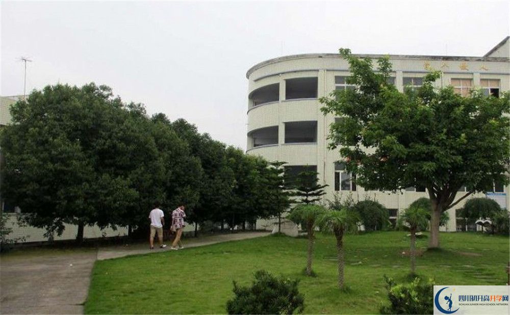 賈家中學的高中住宿怎么樣？
