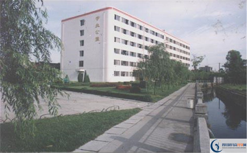 武侯高級中學(xué)平行班與實驗班差多少？