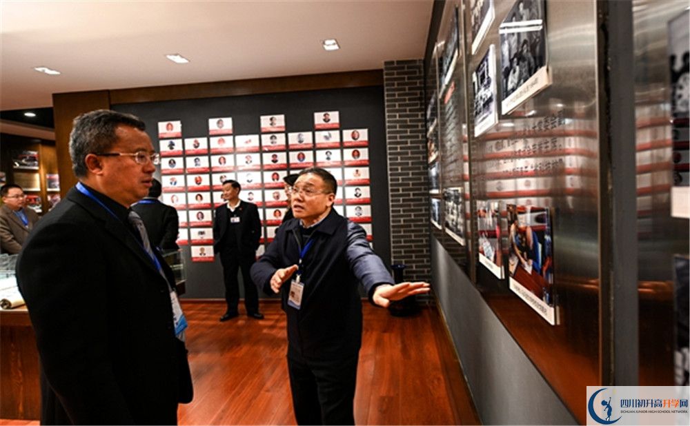 成都十二中平行班與實驗班差多少？