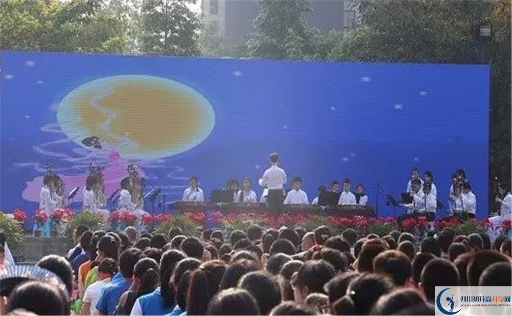 成都三十七中是私立還是公立學(xué)校？
