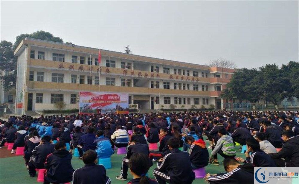 新都泰興中學(xué)是私立還是公立學(xué)校？