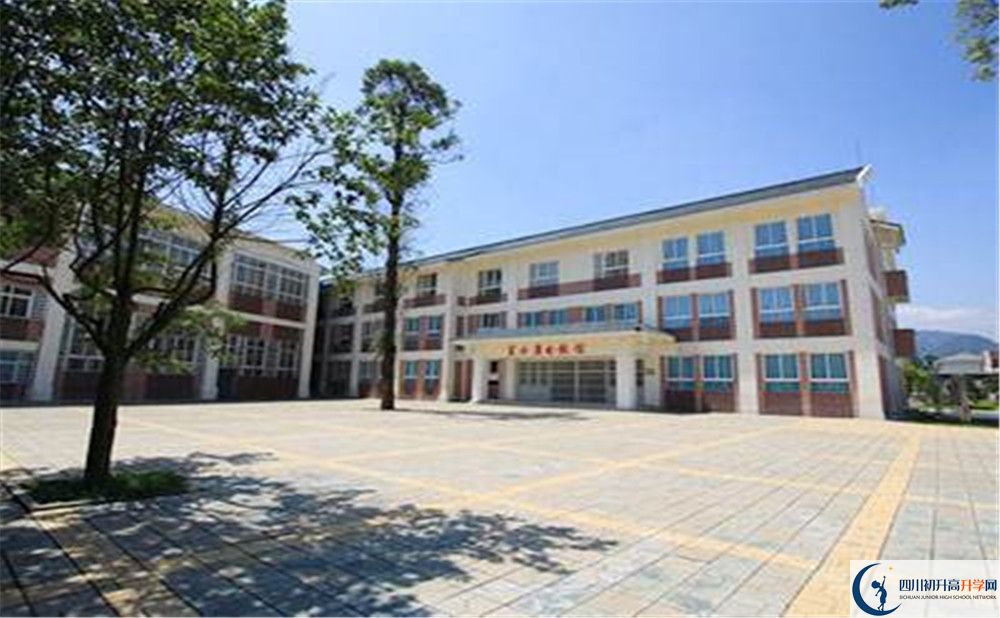 青城山高級中學(xué)平行班與實驗班差多少？