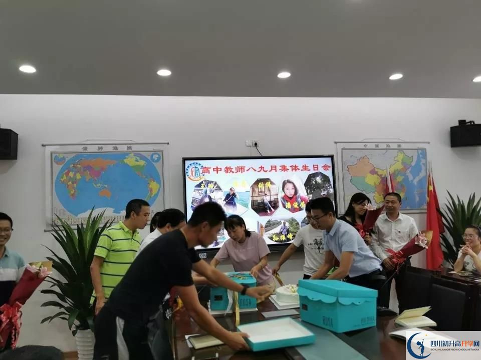成都石室佳興外國語學校夏令營費用是多少？