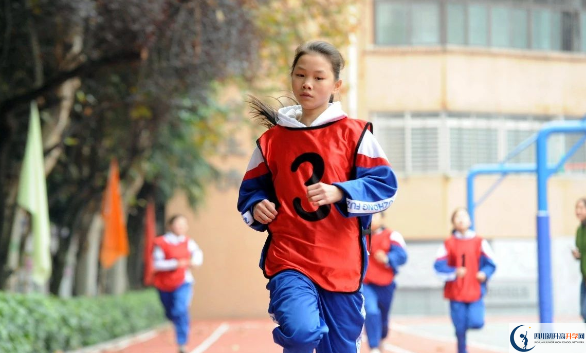 成都大學(xué)附屬中學(xué)高中平行班怎么樣？