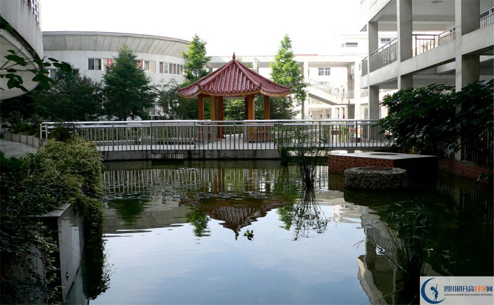 成都市龍泉中學(xué)在全國(guó)高中排名是多少？