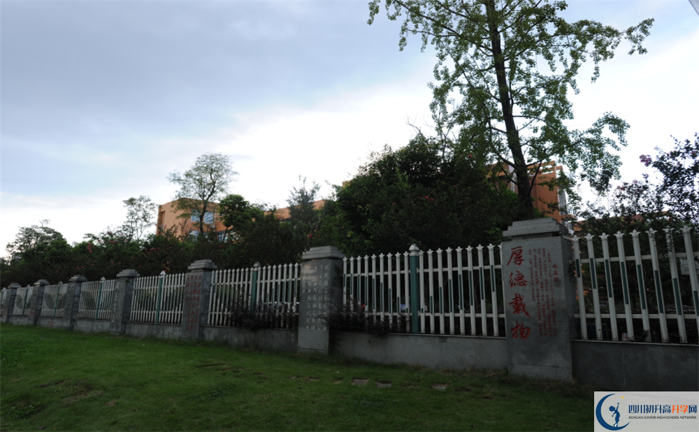 溫江中學實驗班人數(shù)是多少？