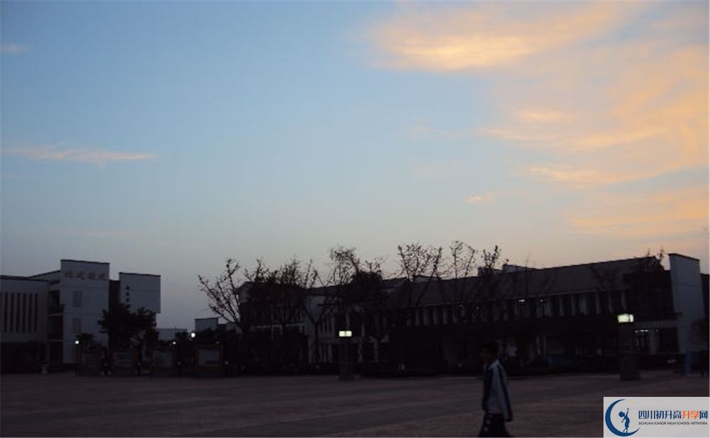 石室白馬中學(xué)高中平行班怎么樣？