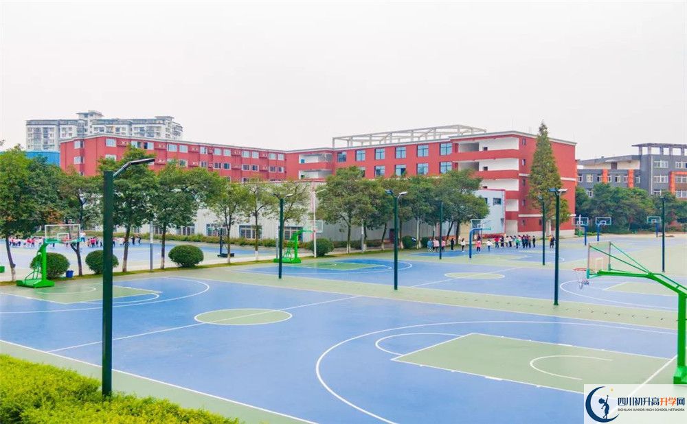 安仁中學是私立收費嗎？