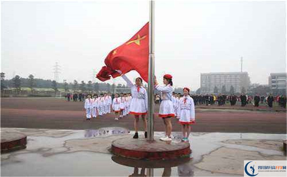 成都新津?yàn)槊鲗W(xué)校實(shí)驗(yàn)班學(xué)費(fèi)貴嗎？