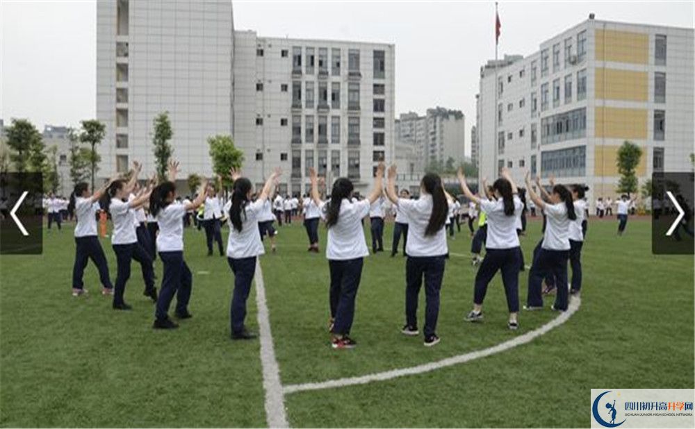 成都市第三中學(xué)在校學(xué)生總?cè)藬?shù)是多少？
