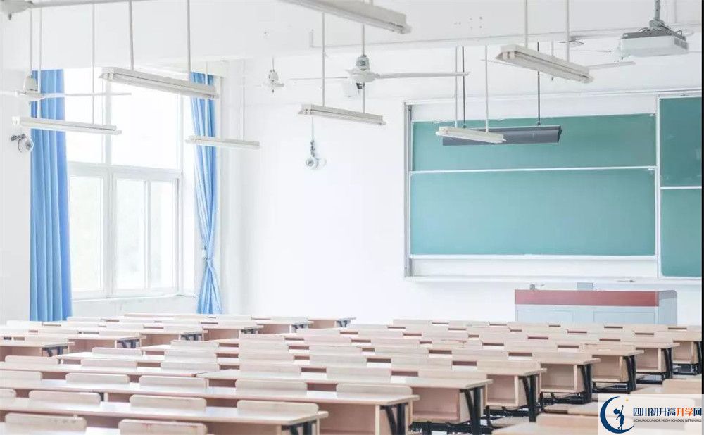 成都鐵路中學補課嗎？