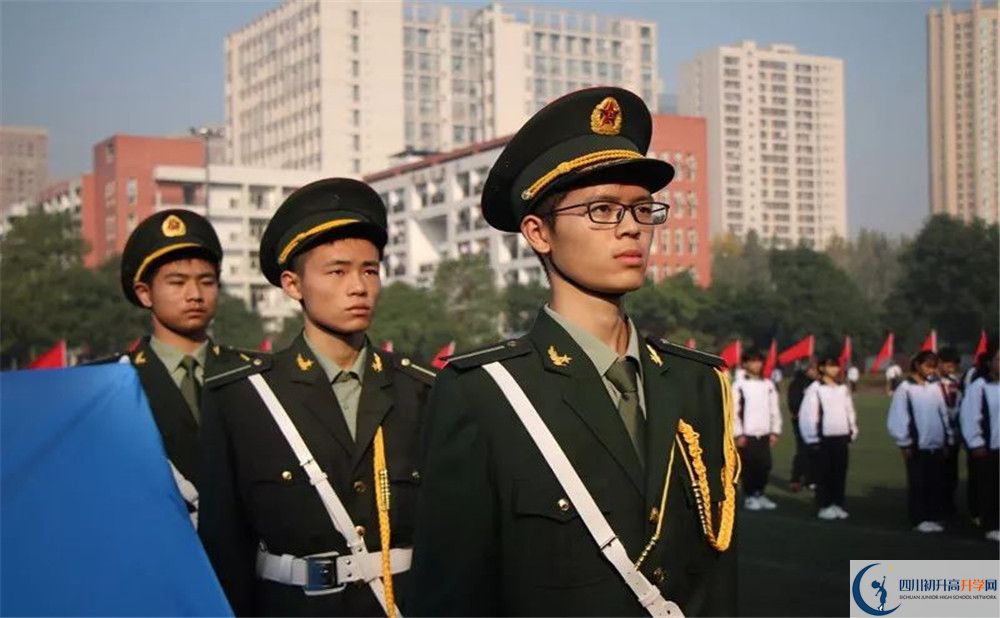 香城中學(xué)在校學(xué)生總?cè)藬?shù)是多少？