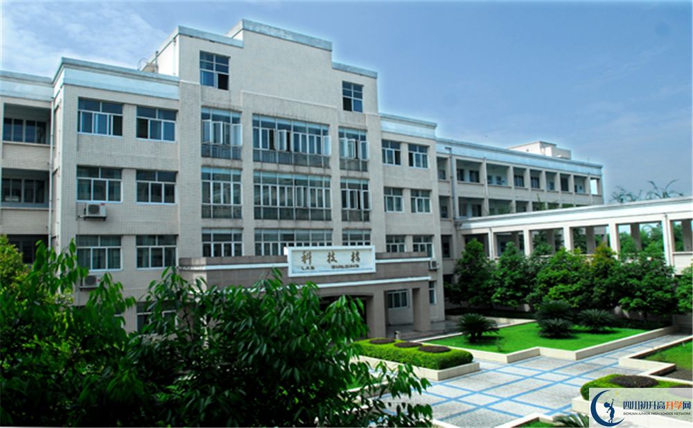成都棠湖外國語學(xué)校在校學(xué)生總?cè)藬?shù)是多少？