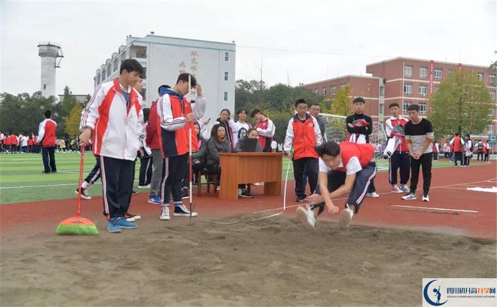 壽安中學(xué)在校學(xué)生總?cè)藬?shù)是多少？