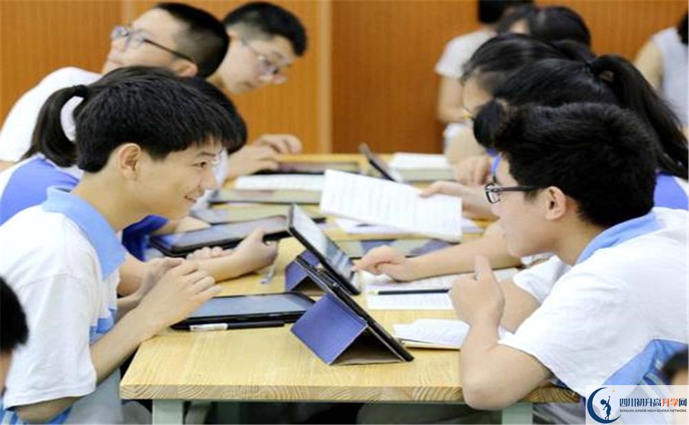 香城中學補課多少錢？
