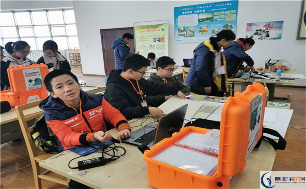 溫江二中今年的學(xué)費(fèi)怎么收取，是否變化？
